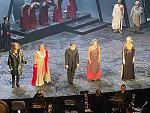 Die Protagonisten vlnr: Orest, Chrysothemis, Dirigent, Elektra, Klytämnestra