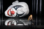 Barnaba sich in der Maske Gioconda im Finale
