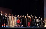 Schlussapplaus des Ensembles mit Vera Nemirova