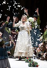 Camilla Nylund als Elsa