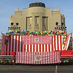 Staatstheater mit Karnevalstribüne
