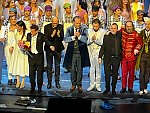 Philippe Jordan mit den Protagonisten beim Schlussapplaus der Premeire am 4.12.23