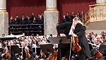 Umarmung des exzellenten 1. Konzertmeisters