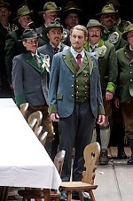 Tareq Nazmi als König Heinrich