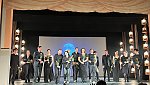 Schlussapplaus mit Regisseurin, Pianisten und Dirigent