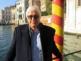 Klaus Billand in Venedig am Palazzo Vendramino